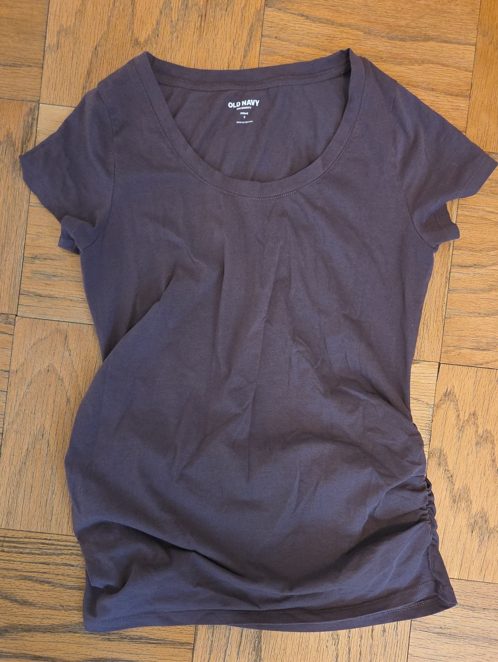 Old Navy Short Sleeve Scoop Neck Tee in Deep Purple-Maternity
